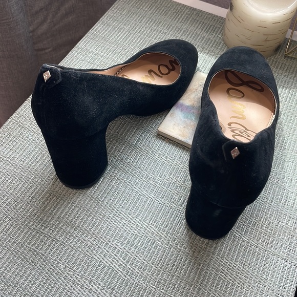 #128 Edelman Closed Toe Heels - Picture 3 of 3